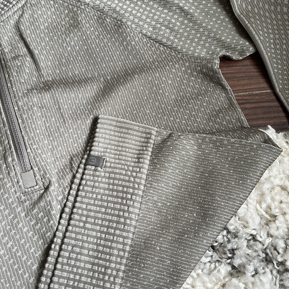 Lululemon crop half zip - Picture 3 of 3